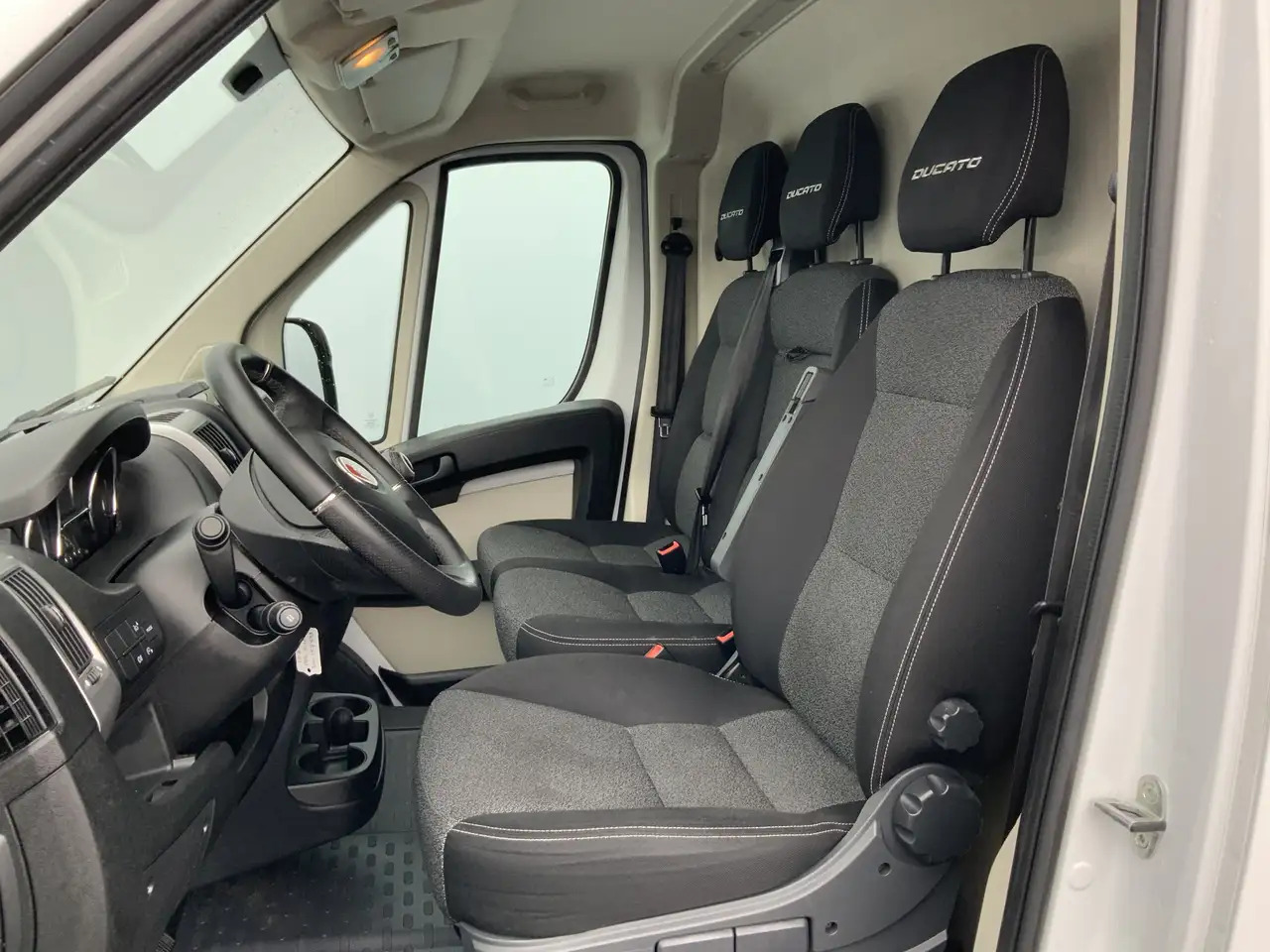 Fiat Ducato 35H 2.3 MultiJet L3H2 Maxi Airco Cruise Navi 3 Zit - Panel van: picture 5 Fiat Ducato 35H 2.3 MultiJet L3H2 Maxi Airco Cruise Navi 3 Zit - Panel van: picture 5