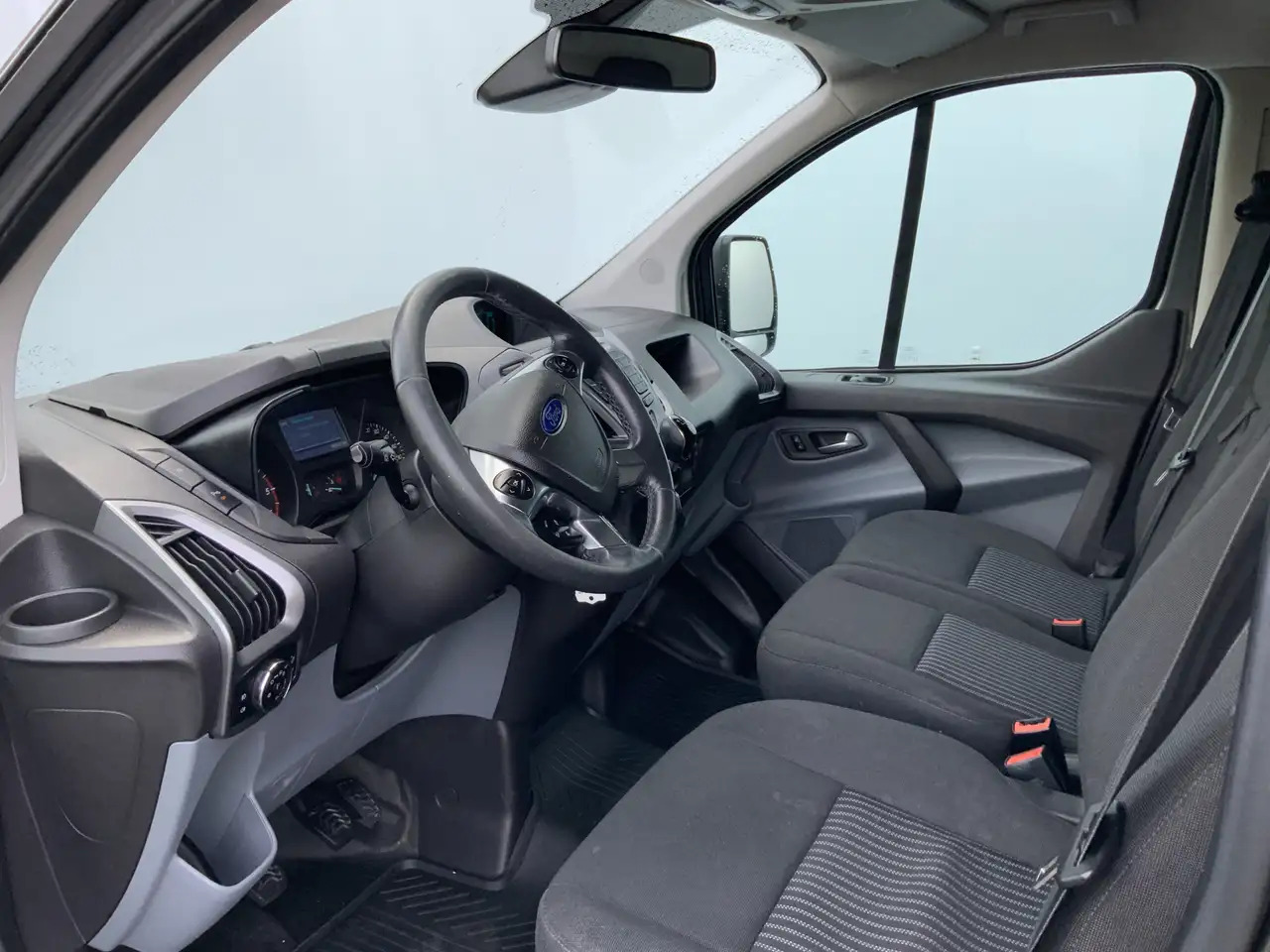 Ford Transit Custom 270 2.2 TDCI L1H1 Trend Airco Camera Cruise Dakdra - Small van: picture 5 Ford Transit Custom 270 2.2 TDCI L1H1 Trend Airco Camera Cruise Dakdra - Small van: picture 5