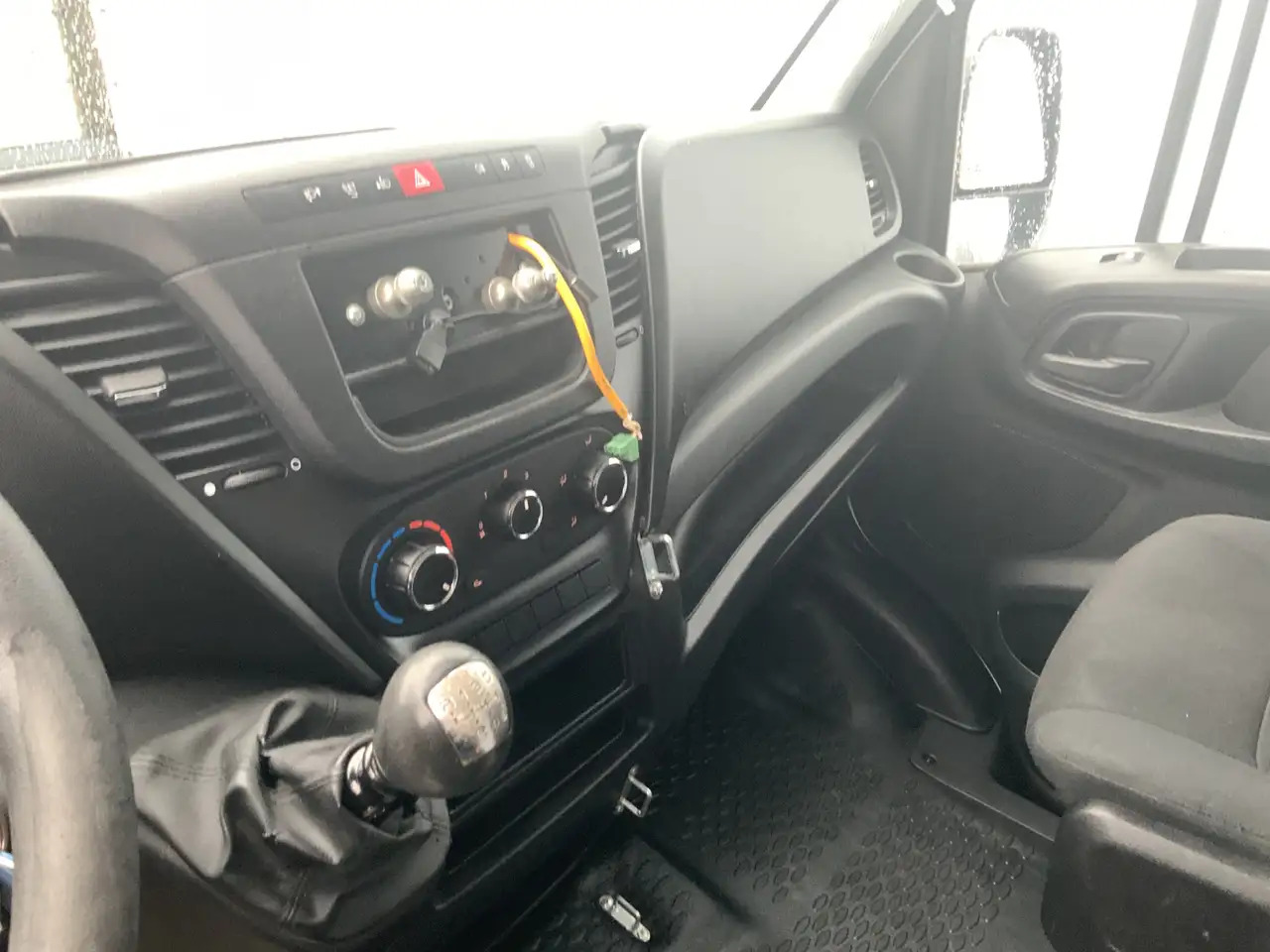 Iveco Daily 35S12 2.3 345 VriesAuto 10 deuren _40 gr onder 0, - Box van: picture 5 Iveco Daily 35S12 2.3 345 VriesAuto 10 deuren _40 gr onder 0, - Box van: picture 5