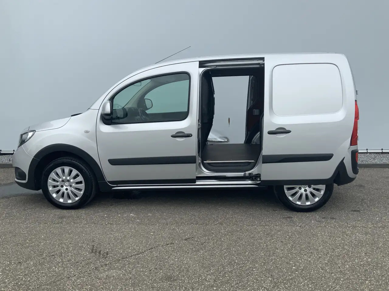 Mercedes-Benz Citan 109 CDI BlueEFFICIENCY Airco Dub Schuifdeur Cruise - Panel van, Combi van: picture 4 Mercedes-Benz Citan 109 CDI BlueEFFICIENCY Airco Dub Schuifdeur Cruise - Panel van, Combi van: picture 4