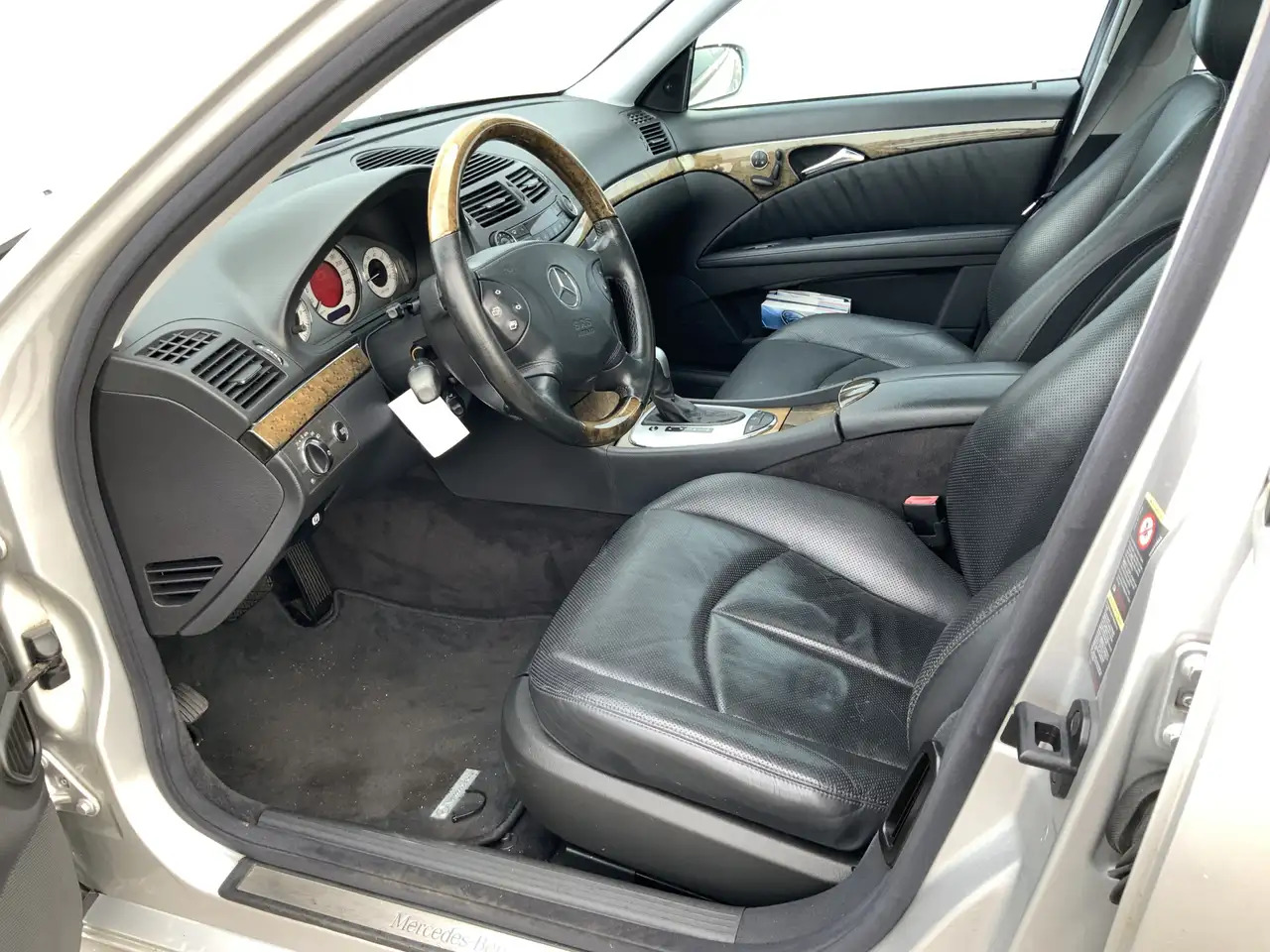 Mercedes-Benz E 500 Combi V8 Elegance 4-Matic airmatic,full option - Car: picture 4 Mercedes-Benz E 500 Combi V8 Elegance 4-Matic airmatic,full option - Car: picture 4