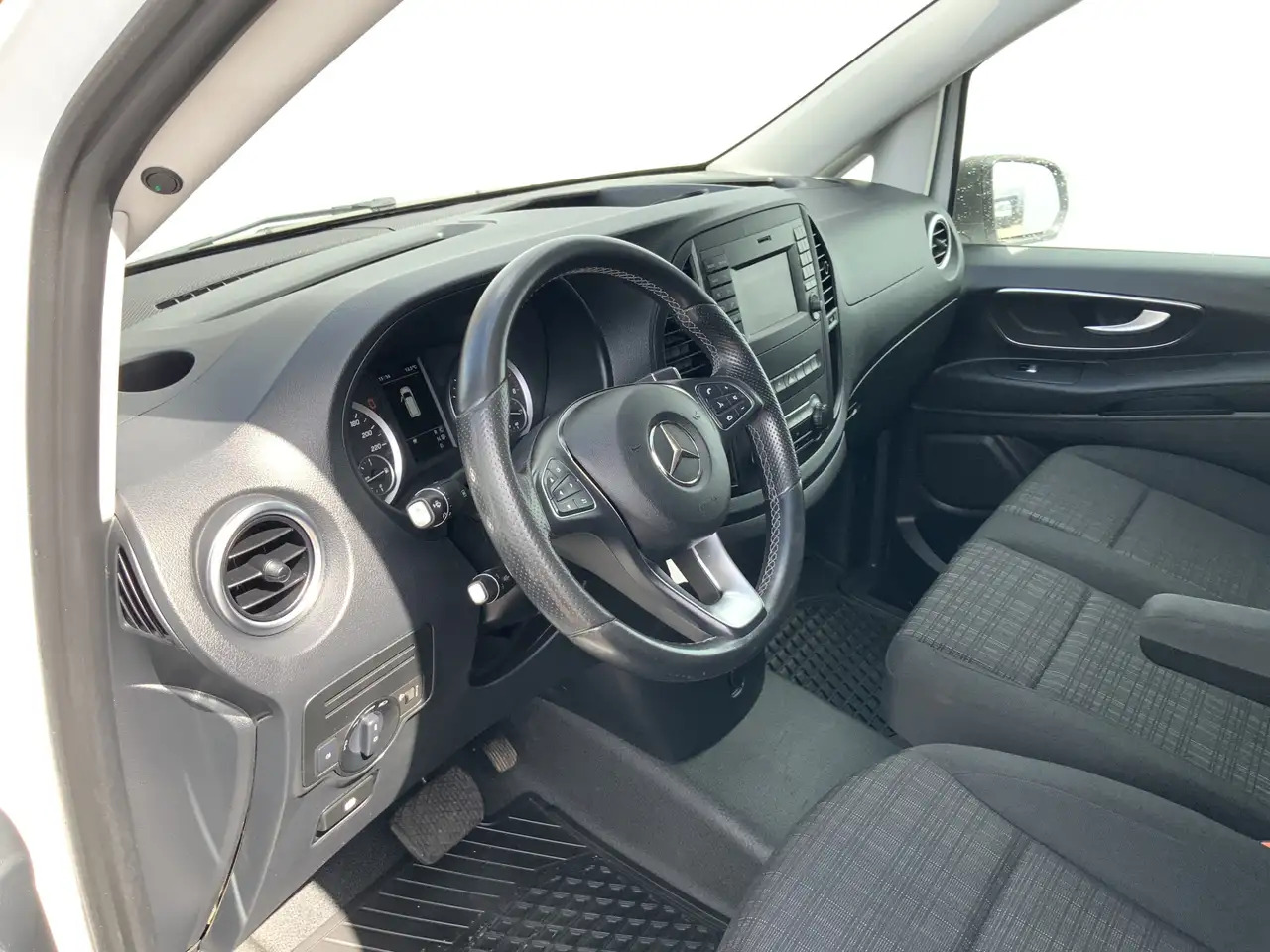 Mercedes-Benz Vito 114 CDI Lang Automaat Cruise Camera 3 Zits Trekhaa - Panel van: picture 5 Mercedes-Benz Vito 114 CDI Lang Automaat Cruise Camera 3 Zits Trekhaa - Panel van: picture 5