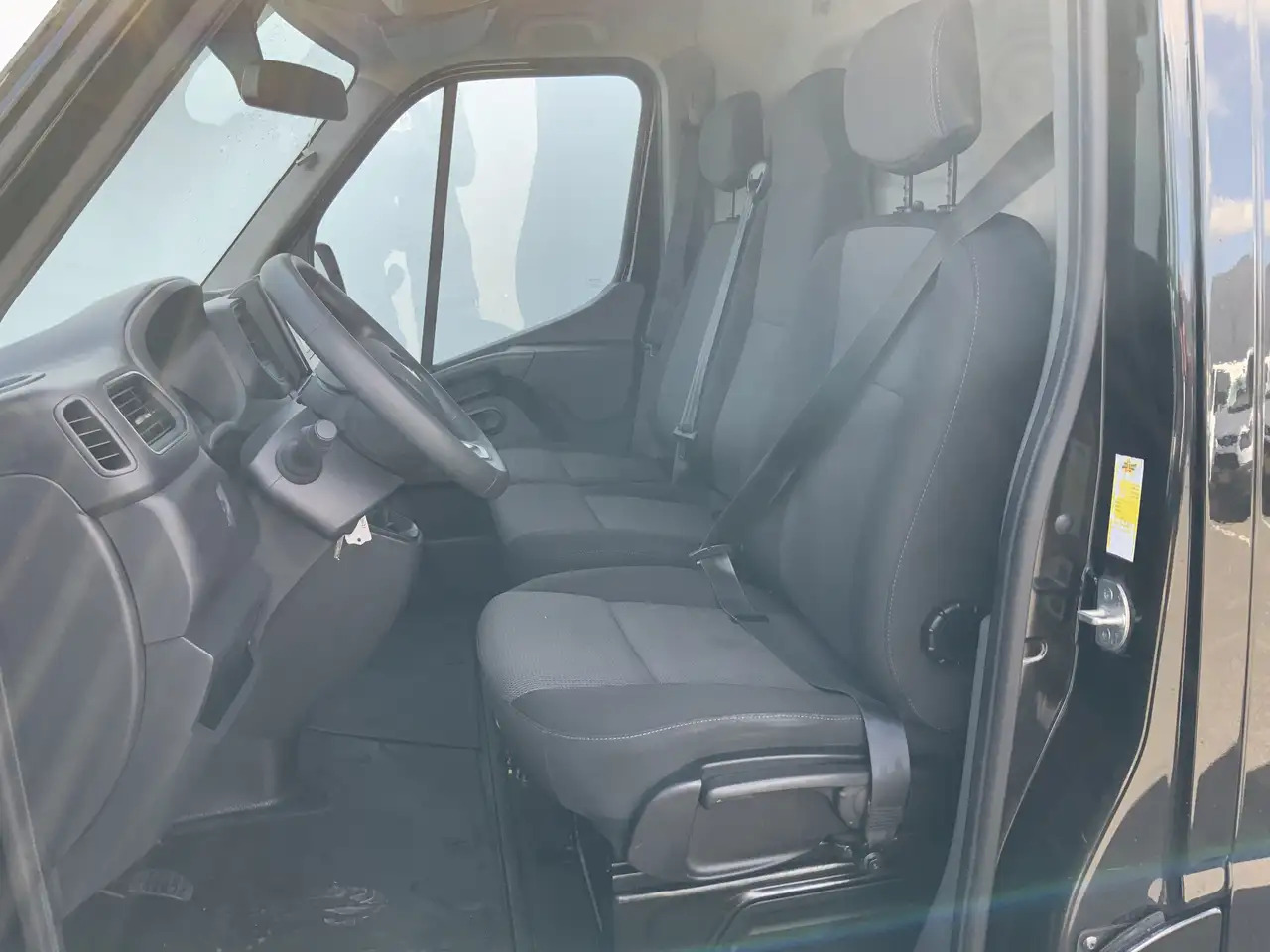 Renault Master T35 2.3 dCi 135 L2H2 Airco Cruise 3 Zits Camera Eu - Other machinery: picture 4 Renault Master T35 2.3 dCi 135 L2H2 Airco Cruise 3 Zits Camera Eu - Other machinery: picture 4