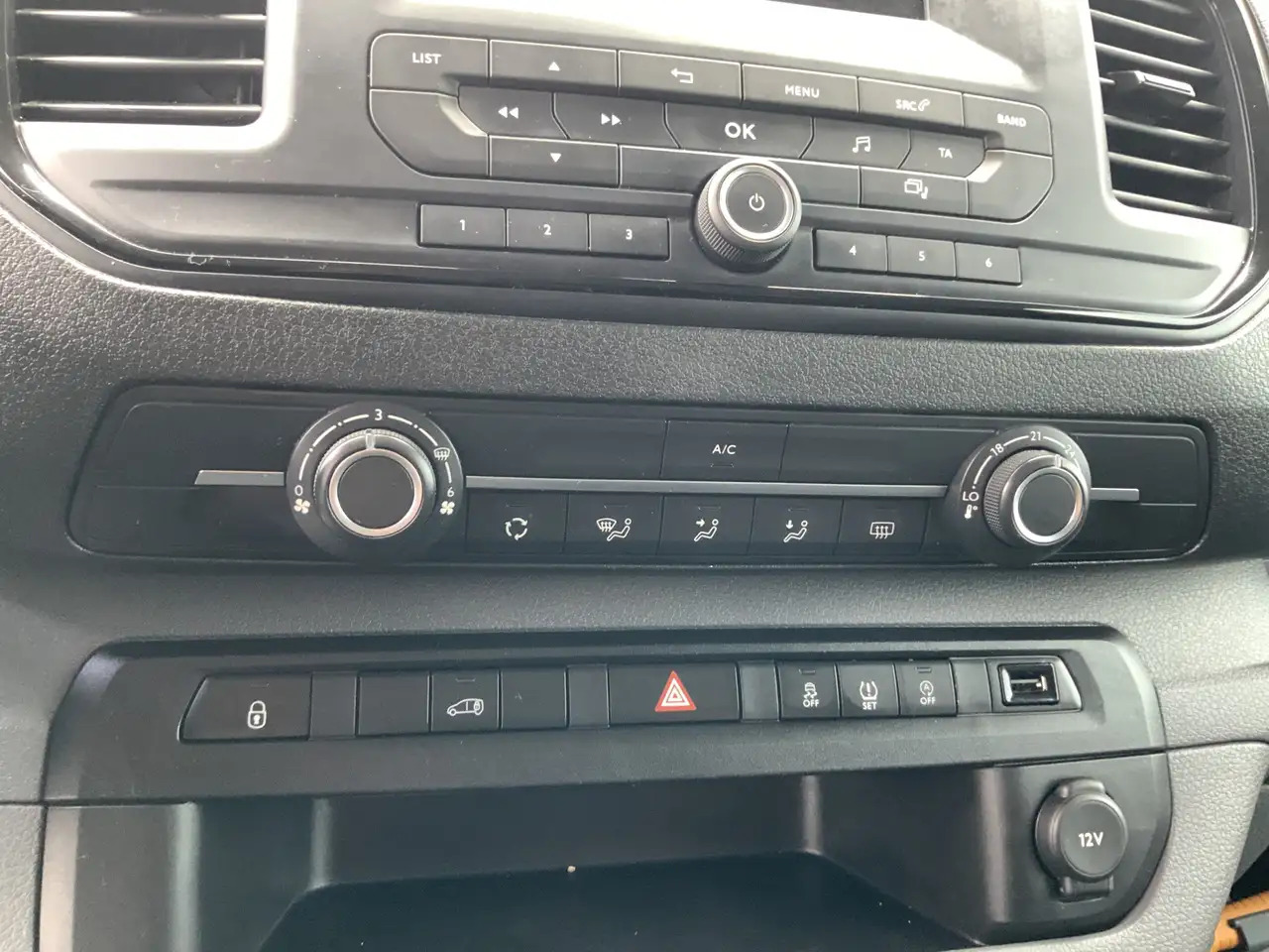 Peugeot Expert 227C 2.0 BlueHDI 150 Premium Pack Airco Cruise Cam - Panel van: picture 5 Peugeot Expert 227C 2.0 BlueHDI 150 Premium Pack Airco Cruise Cam - Panel van: picture 5