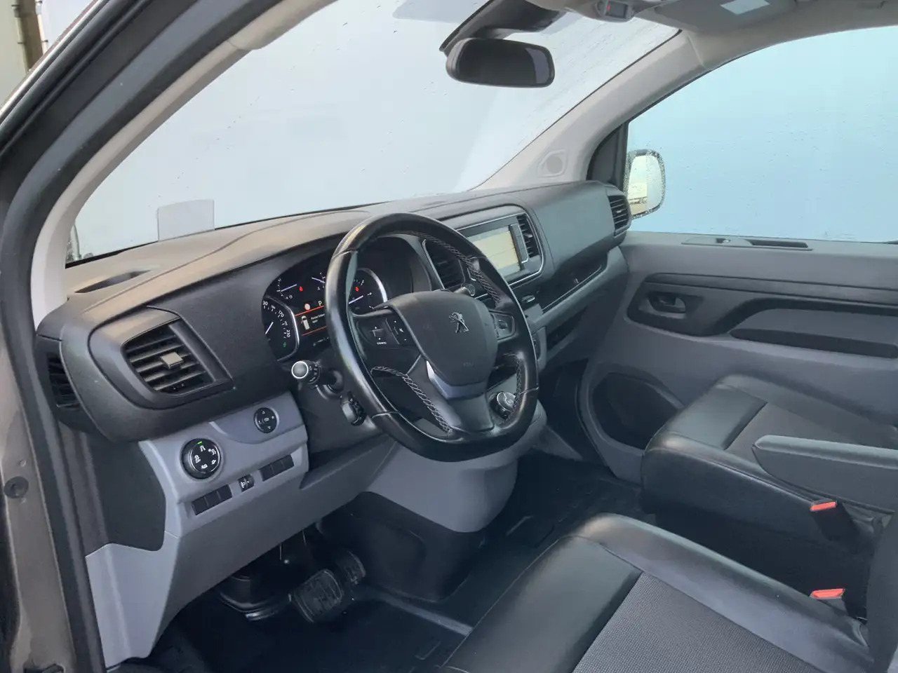 Peugeot Expert 227S 2.0 BlueHD(Koppakking Defect ) 180 Premium Pa - Panel van: picture 5 Peugeot Expert 227S 2.0 BlueHD(Koppakking Defect ) 180 Premium Pa - Panel van: picture 5