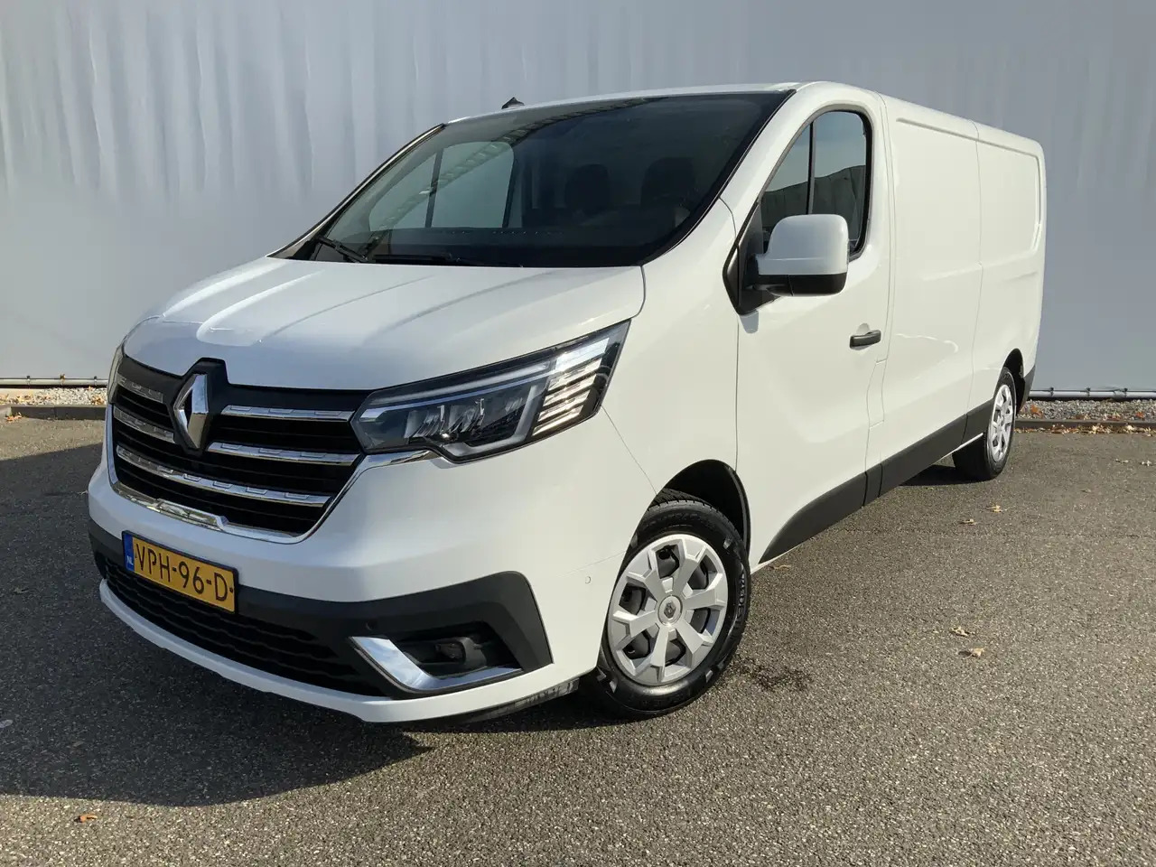 Renault Trafic 2.0 dCi 130 T30 L2H1 Work Edition Airco Cruise Nav - Panel van: picture 1 Renault Trafic 2.0 dCi 130 T30 L2H1 Work Edition Airco Cruise Nav - Panel van: picture 1