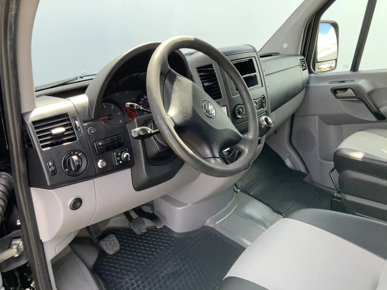 Volkswagen Crafter 35 2.0 TDI L2H2 Airco Cruise Trekhaak 3500 kg weba - Panel van: picture 4 Volkswagen Crafter 35 2.0 TDI L2H2 Airco Cruise Trekhaak 3500 kg weba - Panel van: picture 4