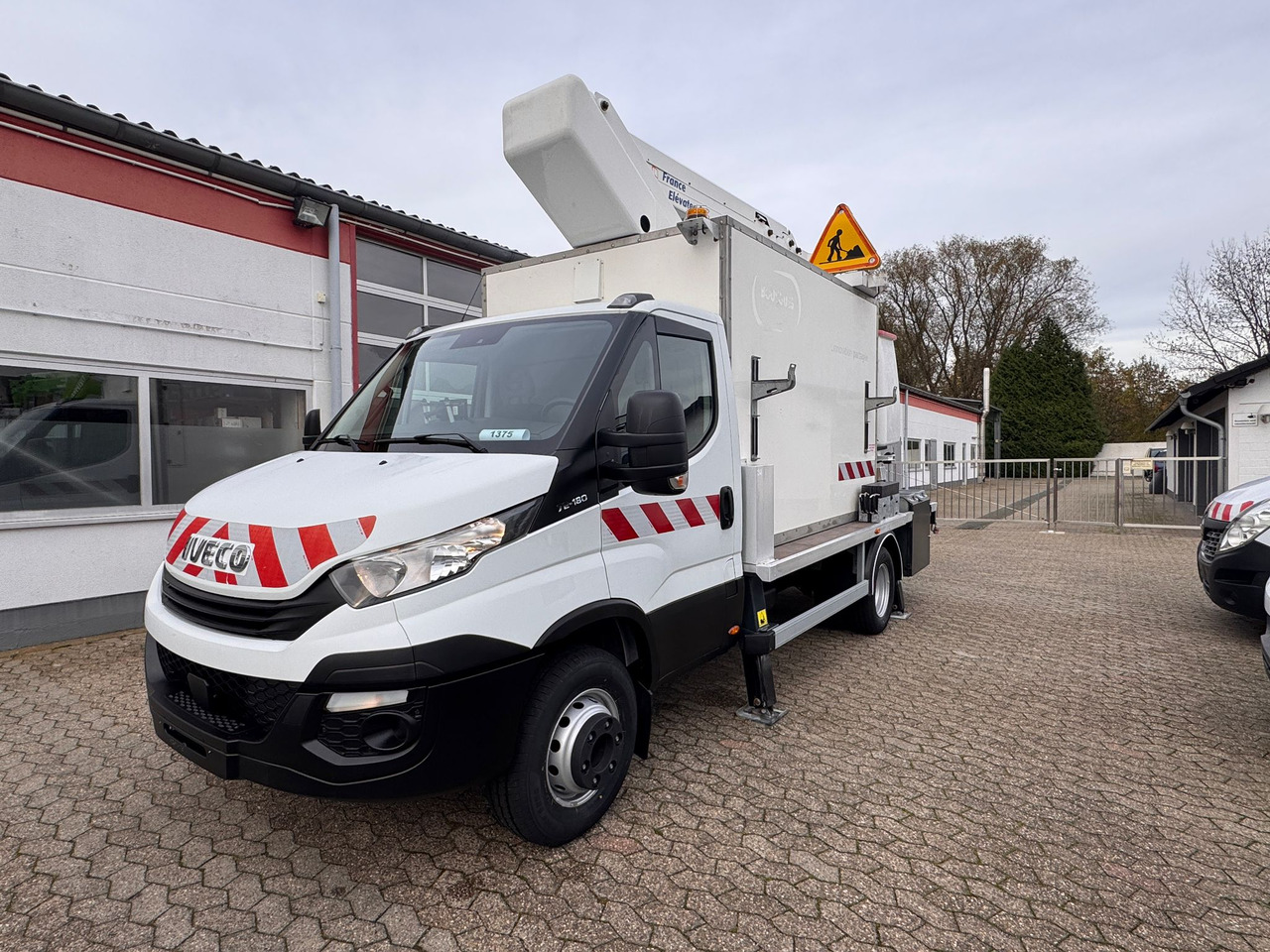 IVECO Daily 70C18 Hubarbeitsbühne Steiger France Elevateur 172 CPL EURO 6C - Truck mounted aerial platform: picture 1 IVECO Daily 70C18 Hubarbeitsbühne Steiger France Elevateur 172 CPL EURO 6C - Truck mounted aerial platform: picture 1