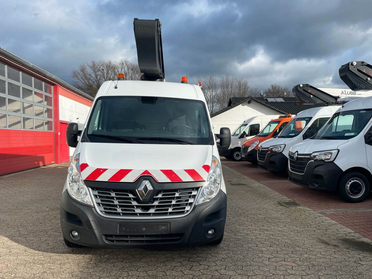 Renault Master Hubarbeitsbühne 2 Personen Korb bis 200kg - Truck mounted aerial platform: picture 2 Renault Master Hubarbeitsbühne 2 Personen Korb bis 200kg - Truck mounted aerial platform: picture 2