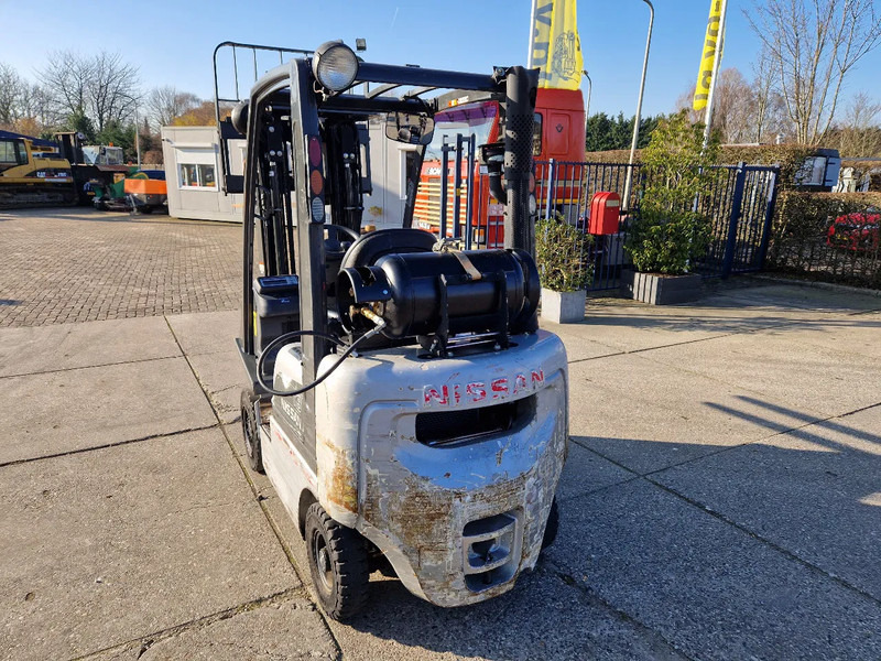 Nissan 1.8 ton LPG met triplomast en sideshift - LPG forklift: picture 4 Nissan 1.8 ton LPG met triplomast en sideshift - LPG forklift: picture 4