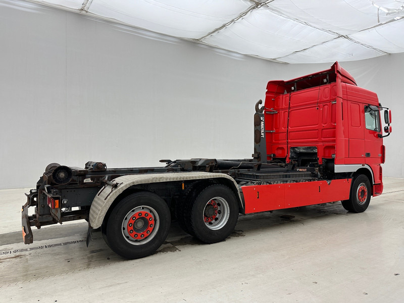 DAF XF105.410 Space Cab - Hook lift truck: picture 5 DAF XF105.410 Space Cab - Hook lift truck: picture 5