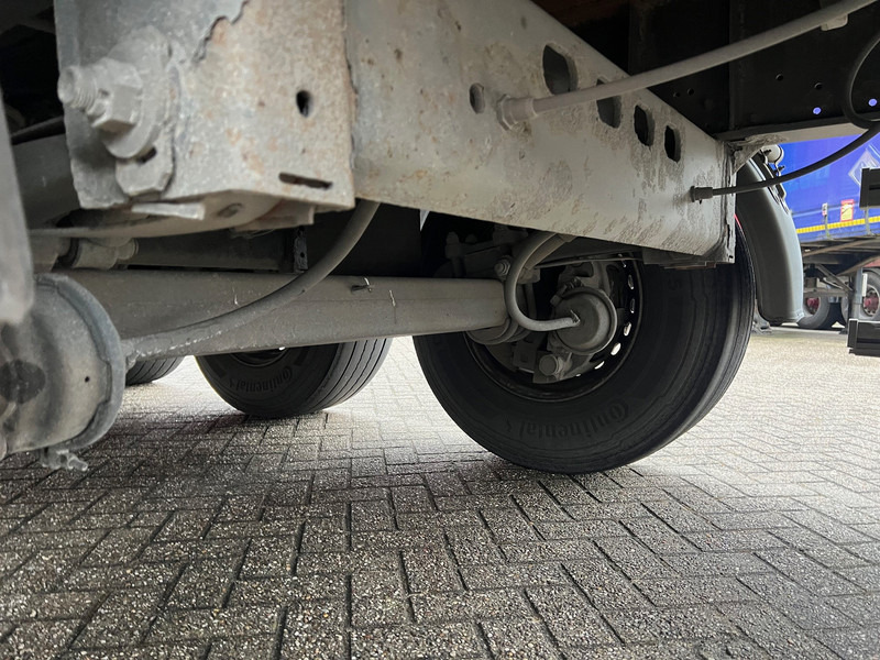 Curtainsider semi-trailer Kässbohrer Tautliner: picture 9