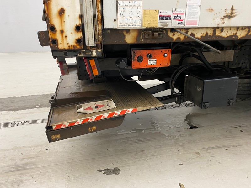 Mercedes-Benz Axor 1824* - Curtainsider truck: picture 5 Mercedes-Benz Axor 1824* - Curtainsider truck: picture 5