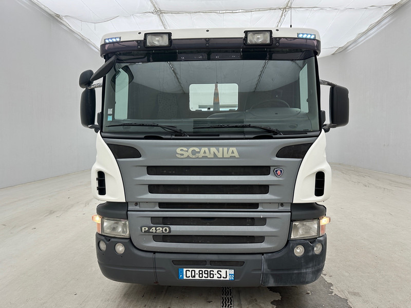 Scania P420 - 6x2 - Hook lift truck: picture 2 Scania P420 - 6x2 - Hook lift truck: picture 2