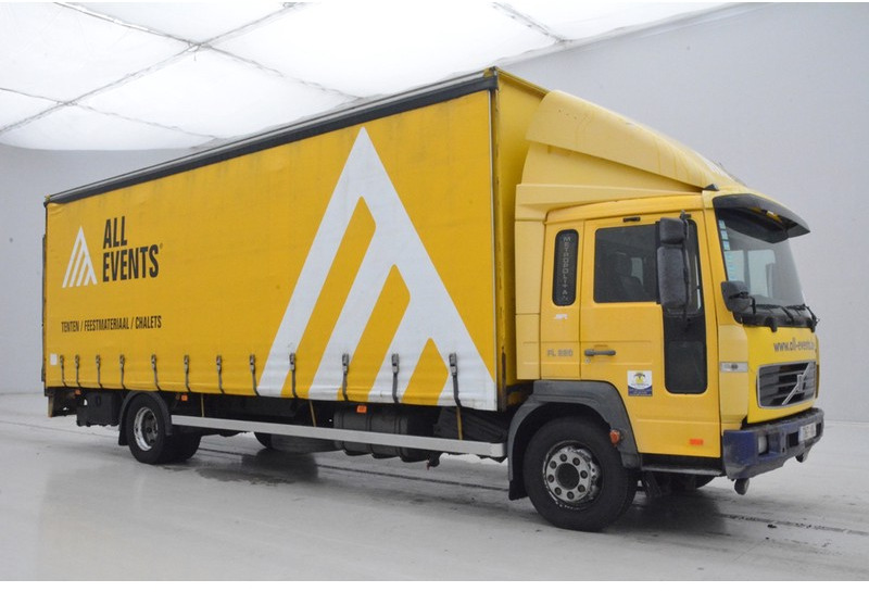 Volvo FL 220 - Curtainsider truck: picture 3 Volvo FL 220 - Curtainsider truck: picture 3