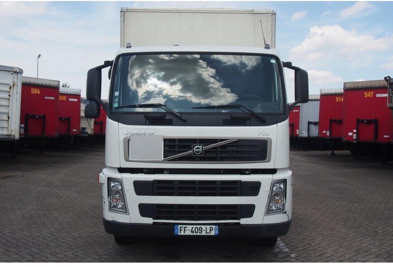 Volvo FM9.260 - Box truck: picture 2 Volvo FM9.260 - Box truck: picture 2