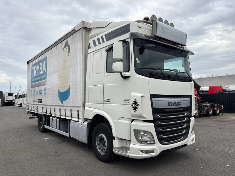 DAF XF 510 Spacecab Euro 6 Retarder - Curtainsider truck: picture 2 DAF XF 510 Spacecab Euro 6 Retarder - Curtainsider truck: picture 2