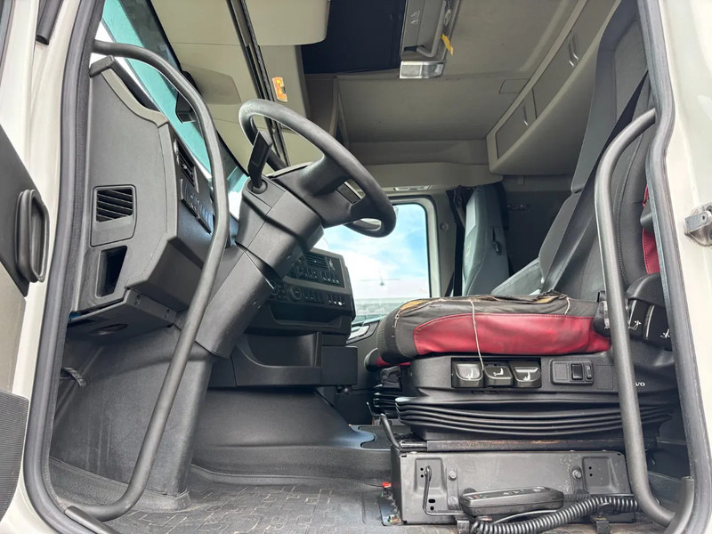 Volvo FH 500 6X2 Euro 6 - Cab chassis truck: picture 5 Volvo FH 500 6X2 Euro 6 - Cab chassis truck: picture 5