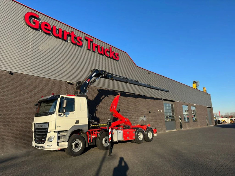 DAF CF 530 8X2 + HIAB HAAKARM + HIAB 262 EP-5 KRAAN/KRAN/CRANE/GRUA - Hook lift truck: picture 2 DAF CF 530 8X2 + HIAB HAAKARM + HIAB 262 EP-5 KRAAN/KRAN/CRANE/GRUA - Hook lift truck: picture 2
