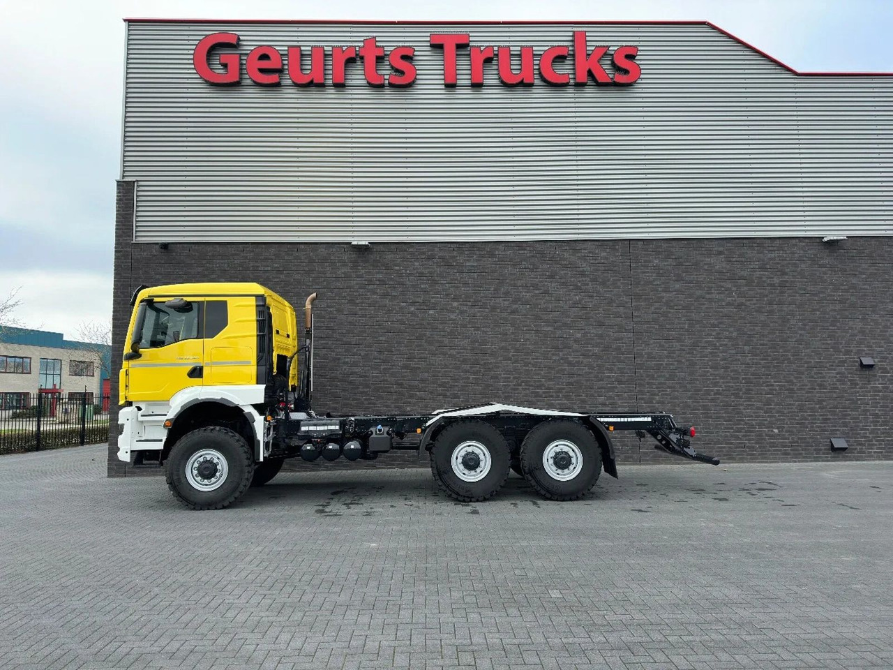MAN TGS 33.540 6X6 BB CH HEAVY DUTY CHASSIS CABINE/N - Cab chassis truck: picture 1 MAN TGS 33.540 6X6 BB CH HEAVY DUTY CHASSIS CABINE/N - Cab chassis truck: picture 1