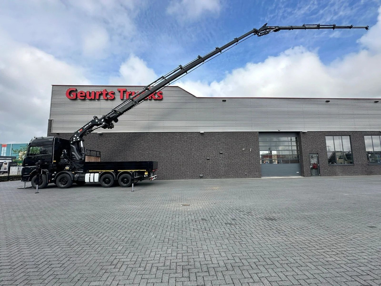 Mercedes-Benz Arocs 3251 8X4 + HIAB 1058 E-8 + JIB 150X-6 JDC - Crane truck: picture 1 Mercedes-Benz Arocs 3251 8X4 + HIAB 1058 E-8 + JIB 150X-6 JDC - Crane truck: picture 1