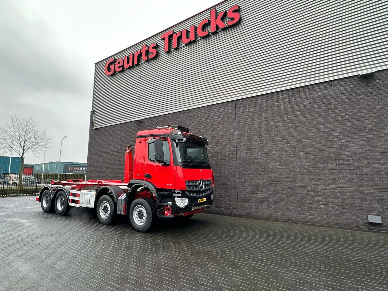 Mercedes-Benz Arocs 8X4 VDL S-30-6600 HAAKARMSYSTEEM/ABROLLKIP - Hook lift truck: picture 5 Mercedes-Benz Arocs 8X4 VDL S-30-6600 HAAKARMSYSTEEM/ABROLLKIP - Hook lift truck: picture 5