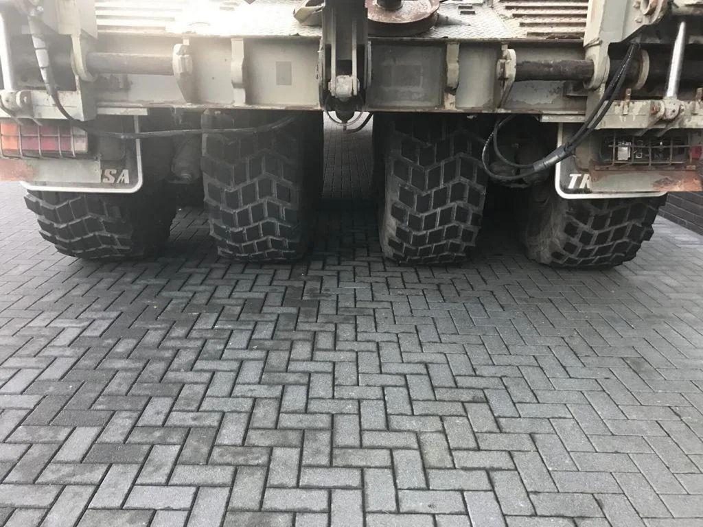Trabosa 2 AXEL HEAVY DUTY LOWLOADER TANK - Low loader semi-trailer: picture 5 Trabosa 2 AXEL HEAVY DUTY LOWLOADER TANK - Low loader semi-trailer: picture 5