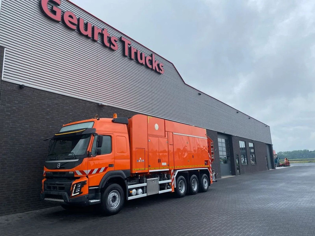 Volvo FMX 510 8X4 TRIDEM + MTS DINO 5 SAUGBAGGER/SUCTI - Vacuum truck: picture 2 Volvo FMX 510 8X4 TRIDEM + MTS DINO 5 SAUGBAGGER/SUCTI - Vacuum truck: picture 2