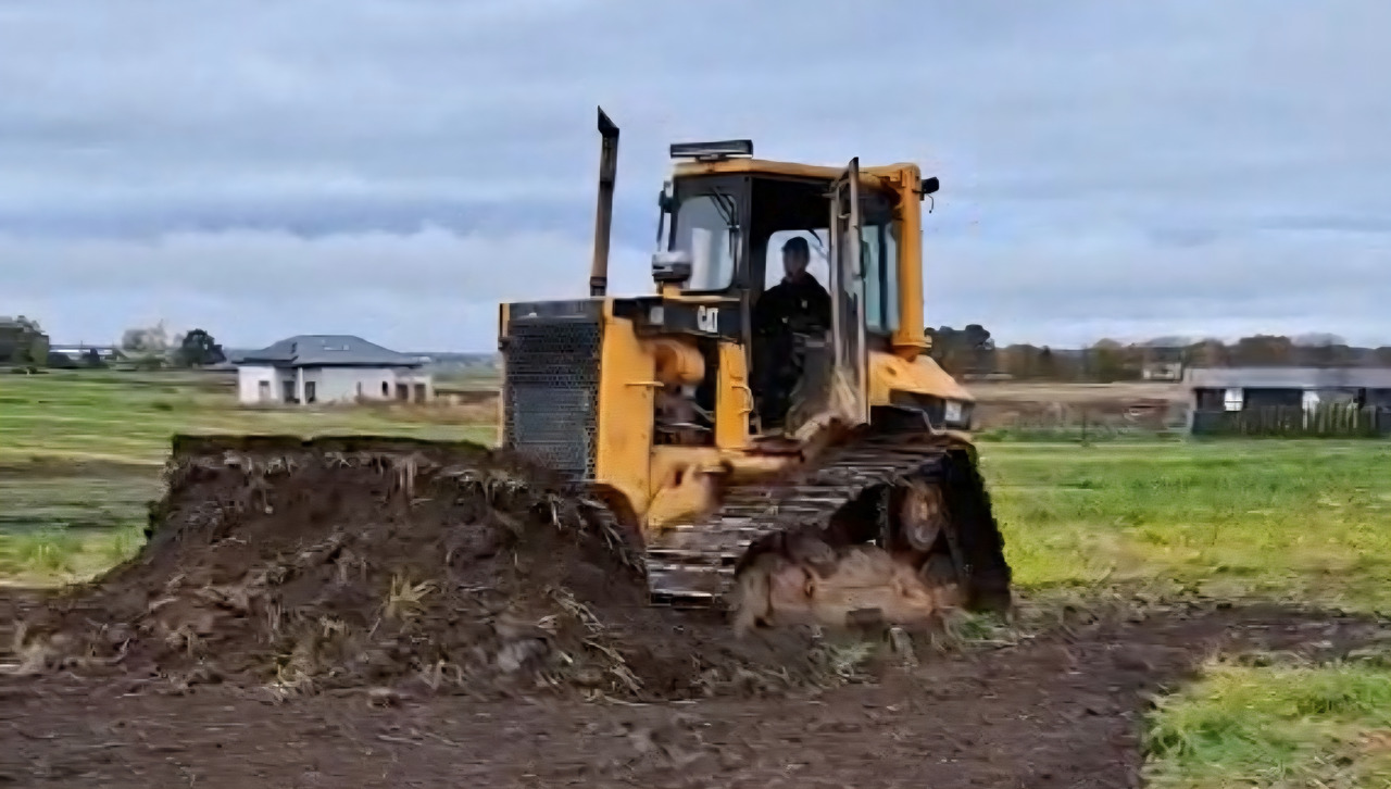 CATERPILLAR D5 M - Bulldozer: picture 1 CATERPILLAR D5 M - Bulldozer: picture 1