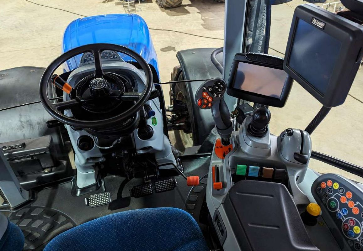 NEW HOLLAND T7.260 - Farm tractor: picture 3 NEW HOLLAND T7.260 - Farm tractor: picture 3