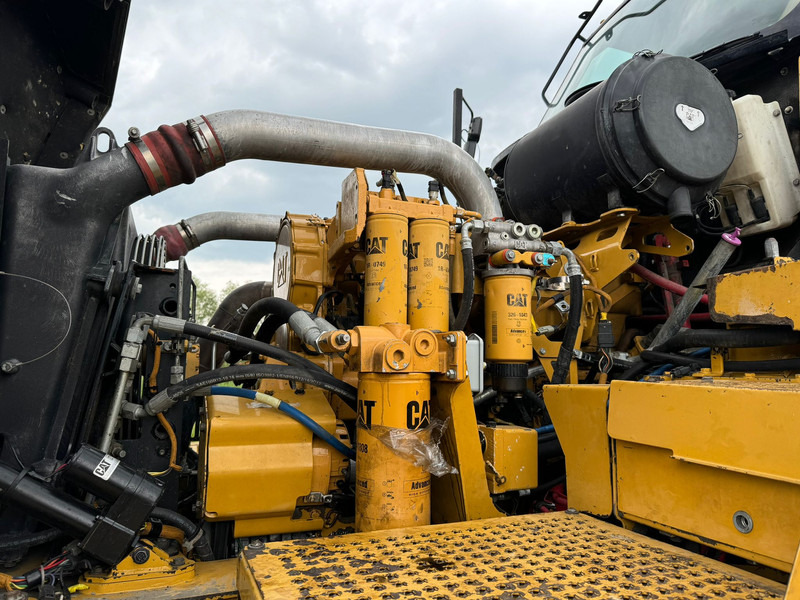 Articulated dumper Caterpillar 740B: picture 18