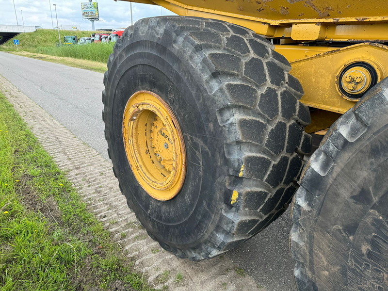 Articulated dumper Caterpillar 740B: picture 14