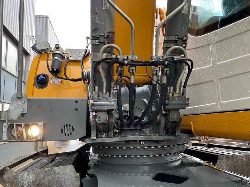 Waste/ Industry handler Liebherr LH30 M - Material Handler: picture 16