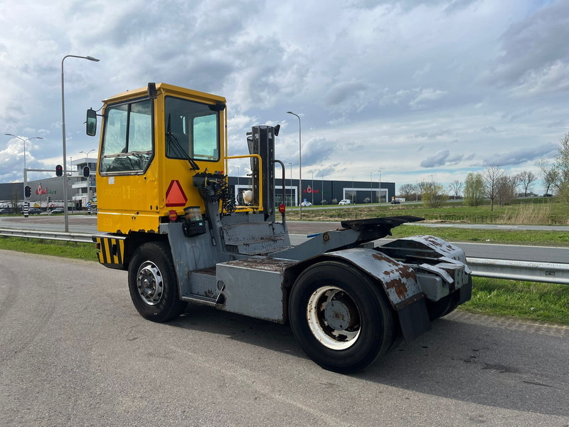 Terberg YT220 - Terminal tractor: picture 3 Terberg YT220 - Terminal tractor: picture 3