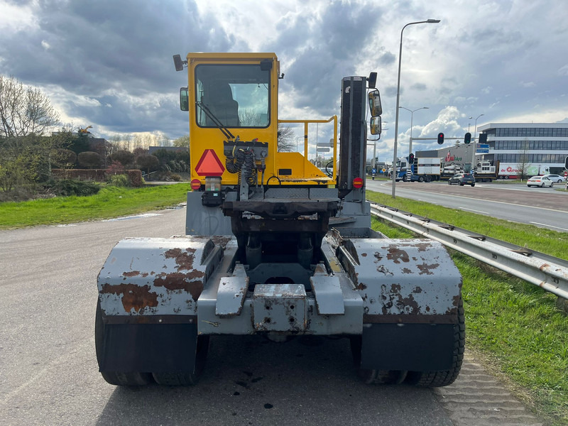 Terberg YT220 - Terminal tractor: picture 4 Terberg YT220 - Terminal tractor: picture 4