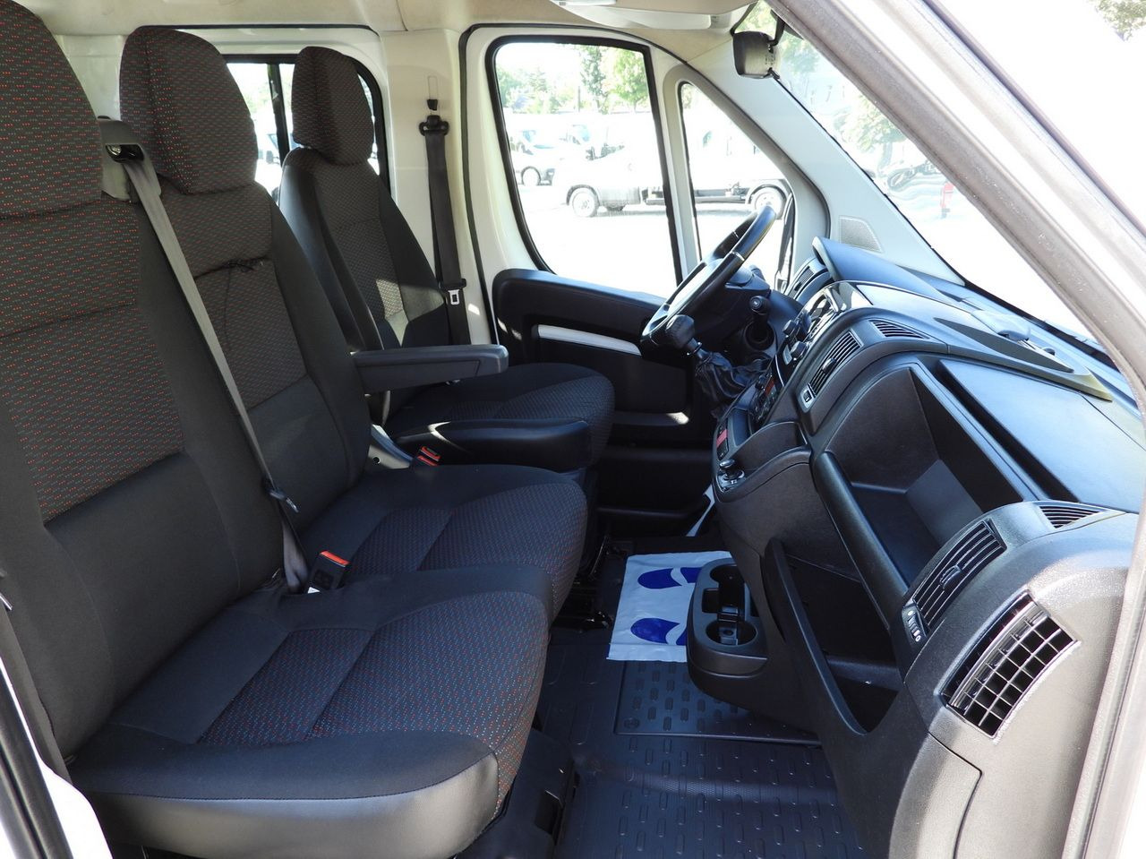 Combi van CITROEN JUMPER STAKE BODY DOUBLE CABIN DOKA 7 SEATS PNEUMATICS AIR CONDITIONING 140HP: picture 35 Combi van CITROEN JUMPER STAKE BODY DOUBLE CABIN DOKA 7 SEATS PNEUMATICS AIR CONDITIONING 140HP: picture 35