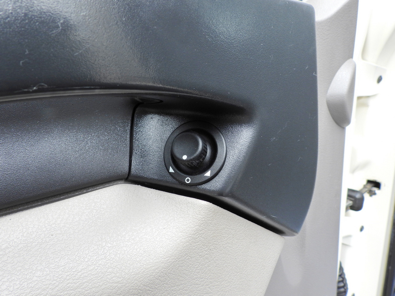 Tipper DAF LF 180 THREE-WAY TIPPER CRUISE CONTROL LED LIGHTS AUTOMATIC TRANSMISSION  TWIN WHEELS AIR CONDITIONING  180HP: picture 34