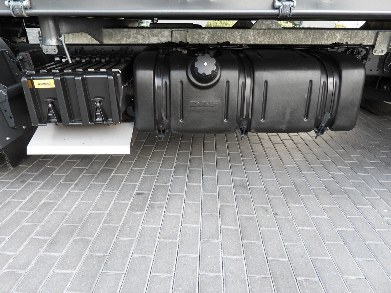 Tipper DAF LF 180 THREE-WAY TIPPER CRUISE CONTROL LED LIGHTS AUTOMATIC TRANSMISSION  TWIN WHEELS AIR CONDITIONING  180HP: picture 26