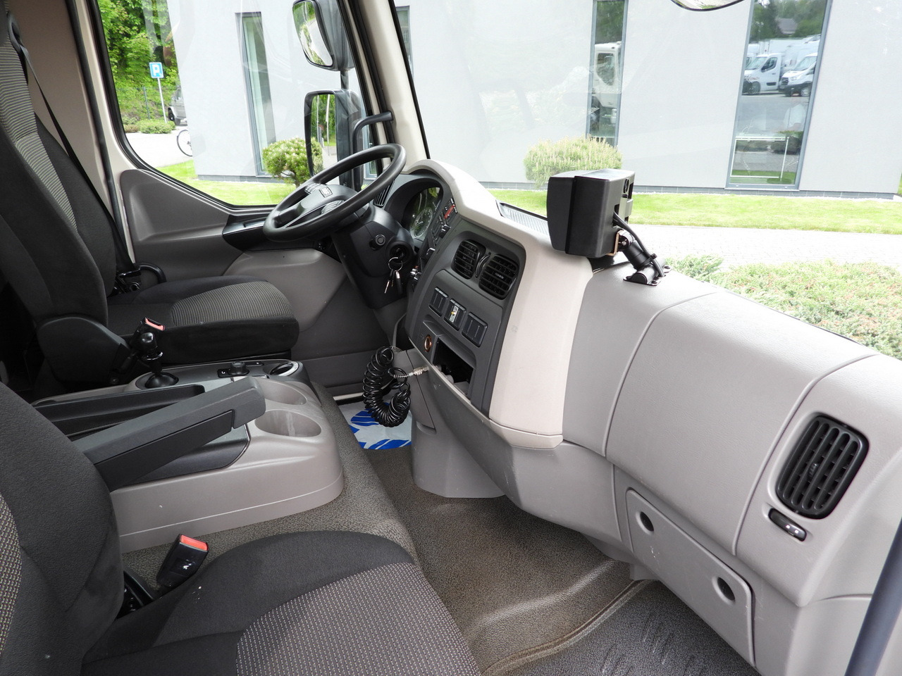 Tipper DAF LF 180 THREE-WAY TIPPER CRUISE CONTROL LED LIGHTS AUTOMATIC TRANSMISSION  TWIN WHEELS AIR CONDITIONING  180HP: picture 49