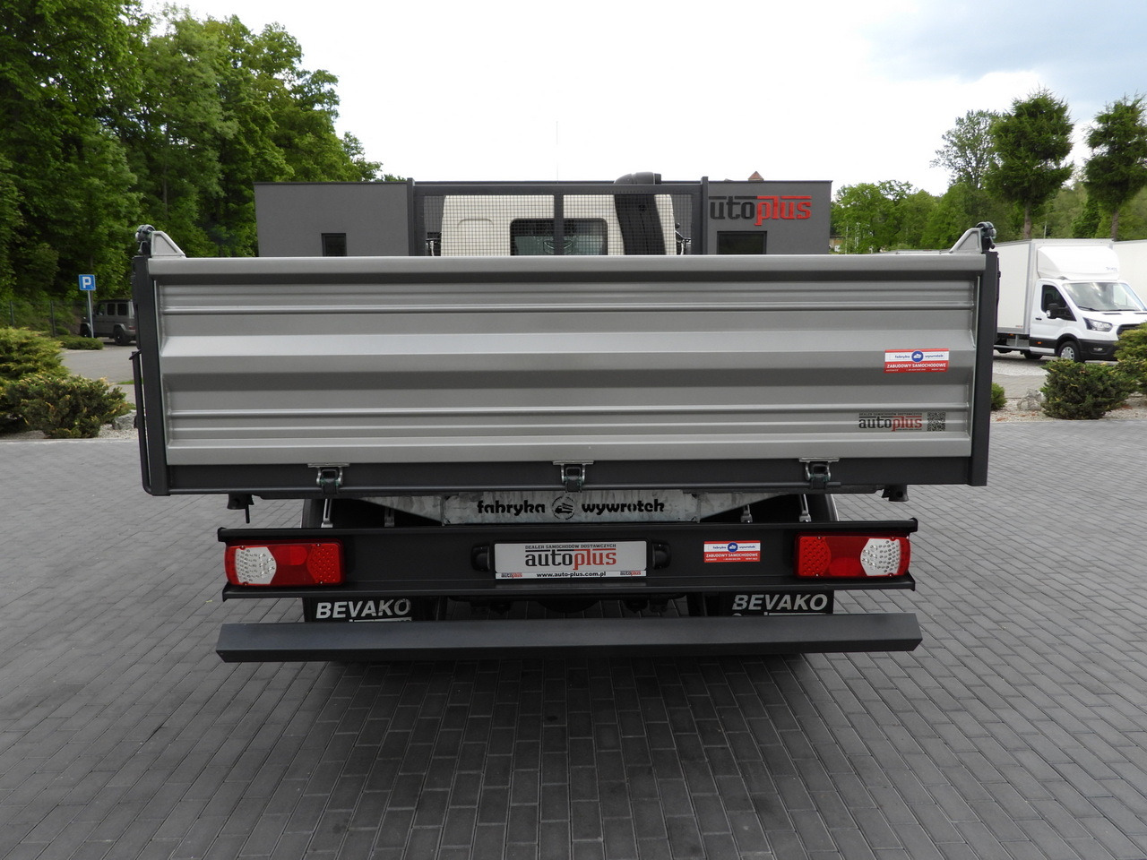 Tipper DAF LF 180 THREE-WAY TIPPER CRUISE CONTROL LED LIGHTS AUTOMATIC TRANSMISSION  TWIN WHEELS AIR CONDITIONING  180HP: picture 12