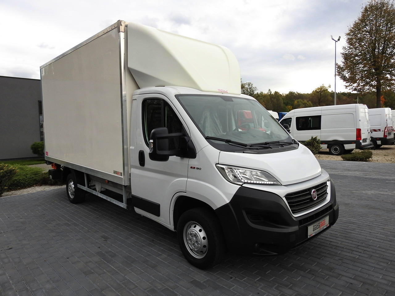FIAT DUCATO BOX LIFT 8 PALLETS CRUISE CONTROL NAVIGATION AIR CONDITIONING LED LIGHTS 130HP - Box van: picture 4 FIAT DUCATO BOX LIFT 8 PALLETS CRUISE CONTROL NAVIGATION AIR CONDITIONING LED LIGHTS 130HP - Box van: picture 4