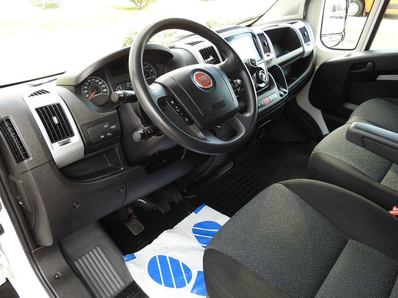 FIAT DUCATO BOX LIFT 8 PALLETS CRUISE CONTROL NAVIGATION LED LIGHTS AIR CONDITIONING 130HP - Box van: picture 2 FIAT DUCATO BOX LIFT 8 PALLETS CRUISE CONTROL NAVIGATION LED LIGHTS AIR CONDITIONING 130HP - Box van: picture 2