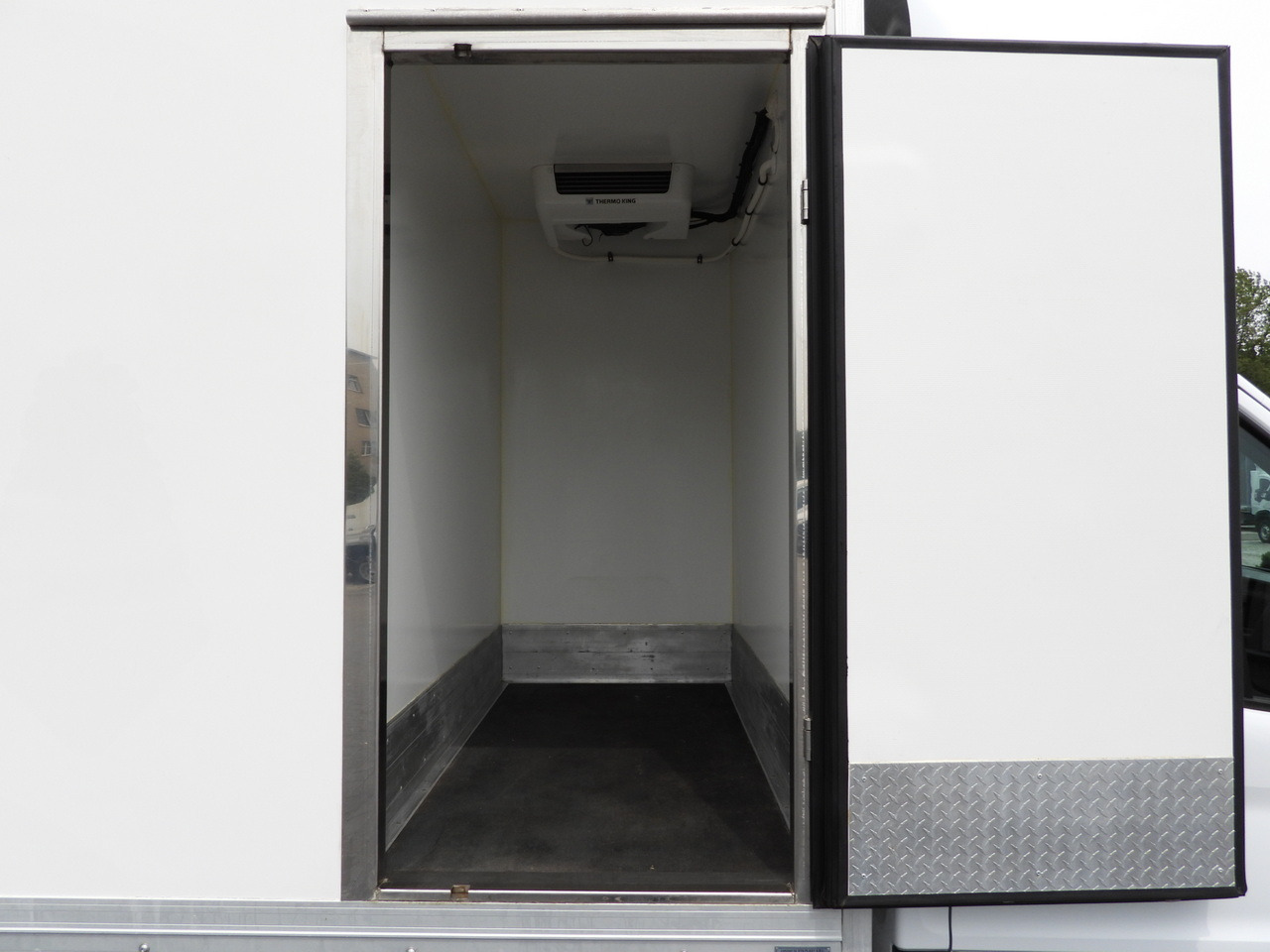 Box van FORD TRANSIT BOX / REFRIGERATOR BOX 5*C / CRUISE CONTROL LED LIGHTS TWIN WHEELS AIR CONDITIONING  130HP: picture 23