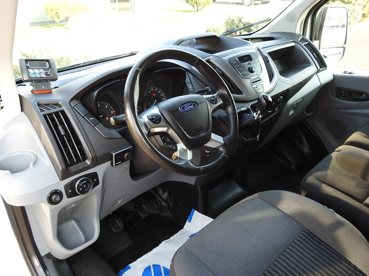 FORD TRANSIT  REFRIGERATOR VAN 0°C HEATING FUNCTION CRUISE CONTROL LED LIGHTS AIR CONDITIONING  130HP - Refrigerated van: picture 2 FORD TRANSIT  REFRIGERATOR VAN 0°C HEATING FUNCTION CRUISE CONTROL LED LIGHTS AIR CONDITIONING  130HP - Refrigerated van: picture 2