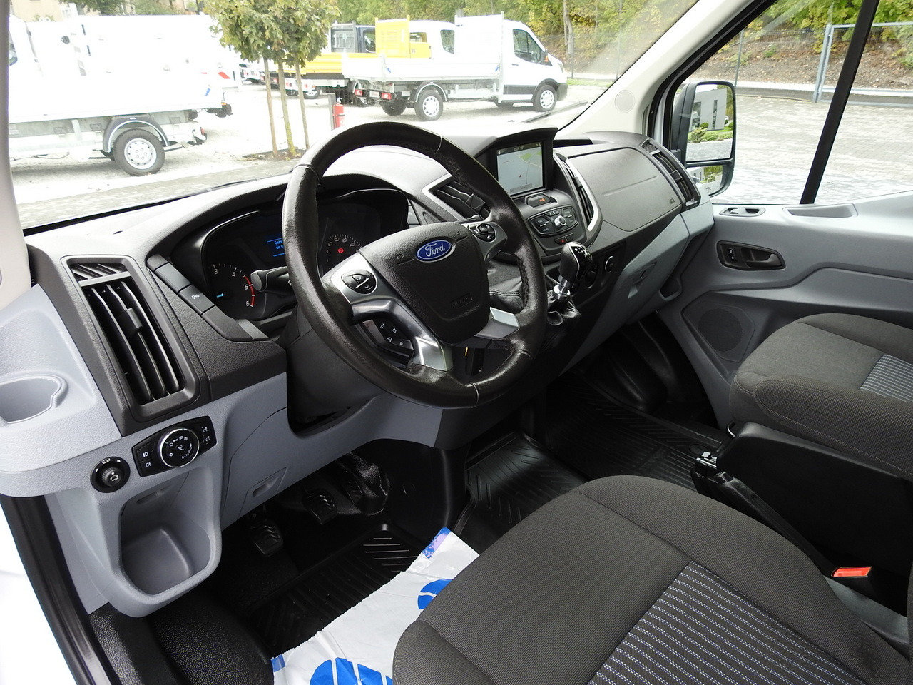 FORD TRANSIT REFRIGERATOR VAN 0*C HEATING FUNCTION POWER SUPPLY 230V CRUISE CONTROL NAVIGATION AIR CONDITIONING LED LIGHTS  130HP - Refrigerated van: picture 2 FORD TRANSIT REFRIGERATOR VAN 0*C HEATING FUNCTION POWER SUPPLY 230V CRUISE CONTROL NAVIGATION AIR CONDITIONING LED LIGHTS  130HP - Refrigerated van: picture 2