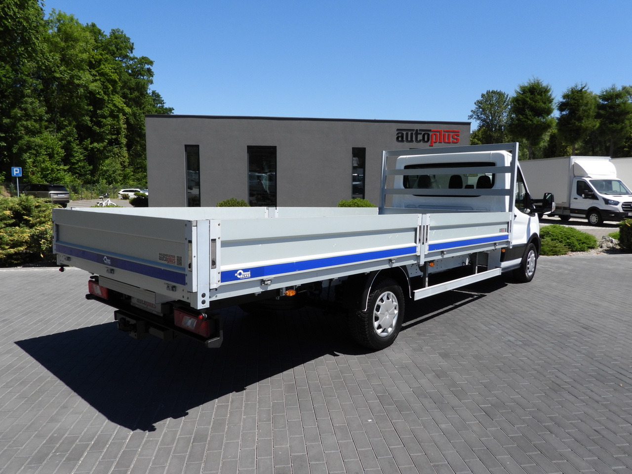 FORD TRANSIT STAKE BODY 10 PALLETS CRUISE CONTROL LED LIGHTS PNEUMATICS AIR CONDITIONING 160HP - Flatbed van: picture 3 FORD TRANSIT STAKE BODY 10 PALLETS CRUISE CONTROL LED LIGHTS PNEUMATICS AIR CONDITIONING 160HP - Flatbed van: picture 3