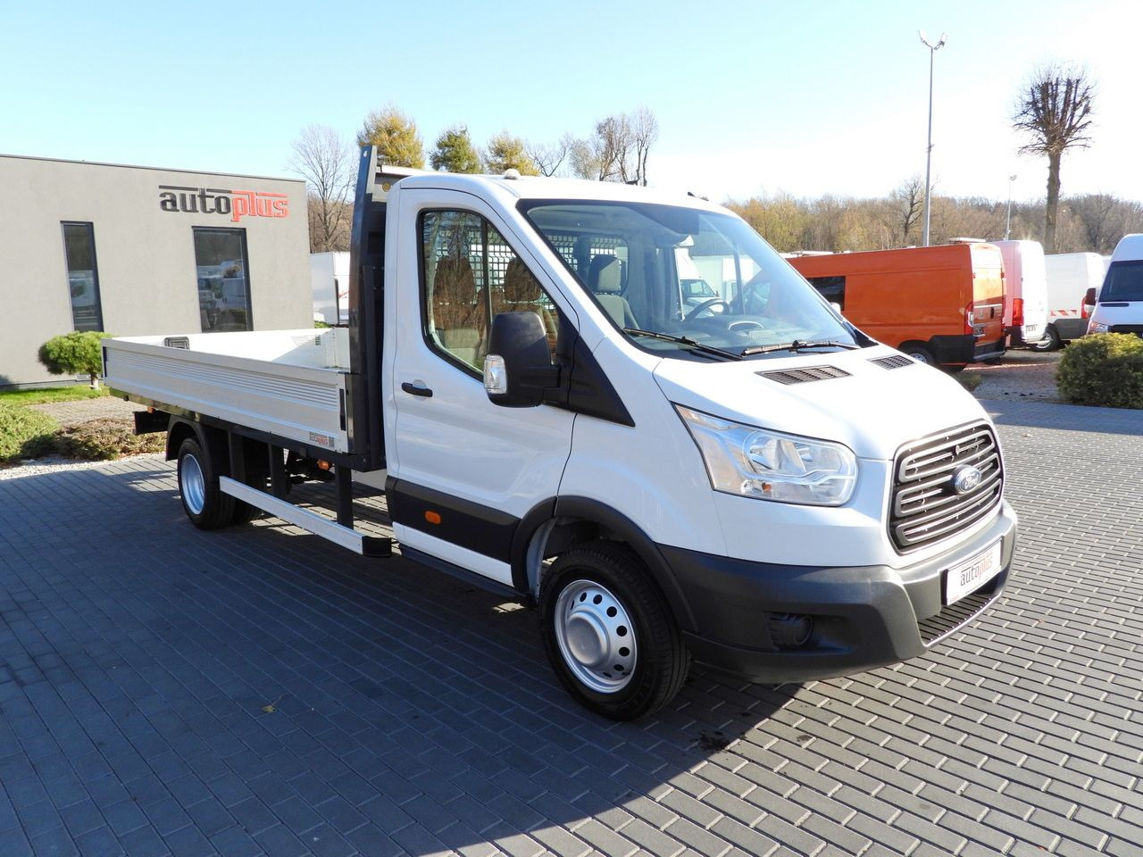 FORD TRANSIT STAKE BODY 8 PALLETS TWIN WHEELS AIR CONDITIONING 155HP - Flatbed van: picture 4 FORD TRANSIT STAKE BODY 8 PALLETS TWIN WHEELS AIR CONDITIONING 155HP - Flatbed van: picture 4