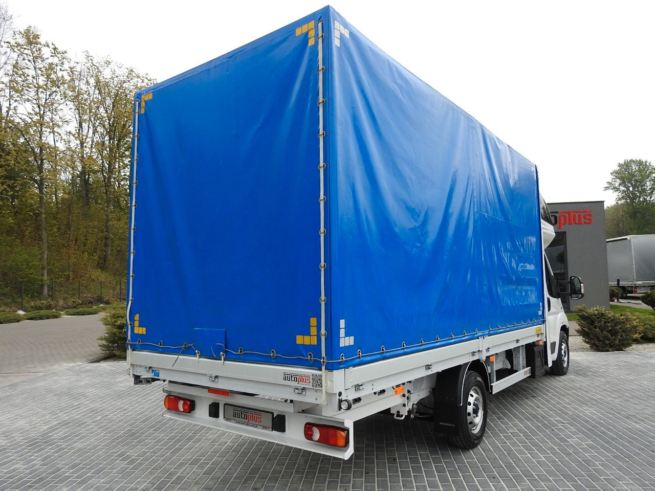Fiat DUCATO PRITSCHE PLANE 10 PALETTEN WEBASTO A/C - Curtain side van: picture 3 Fiat DUCATO PRITSCHE PLANE 10 PALETTEN WEBASTO A/C - Curtain side van: picture 3