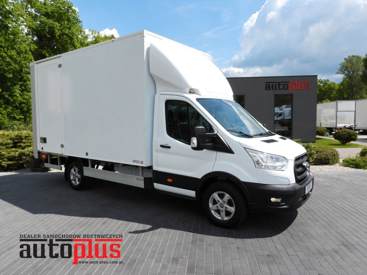 Ford TRANSIT KOFFER AUFZUG 8 PALETTEN TEMPOMAT - Box van: picture 1 Ford TRANSIT KOFFER AUFZUG 8 PALETTEN TEMPOMAT - Box van: picture 1