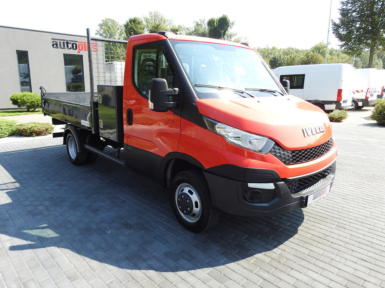 IVECO DAILY 35C13 TIPPER CRUISE CONTROL AIR CONDITIONING TWIN WHEELS 130HP - Tipper van: picture 4 IVECO DAILY 35C13 TIPPER CRUISE CONTROL AIR CONDITIONING TWIN WHEELS 130HP - Tipper van: picture 4